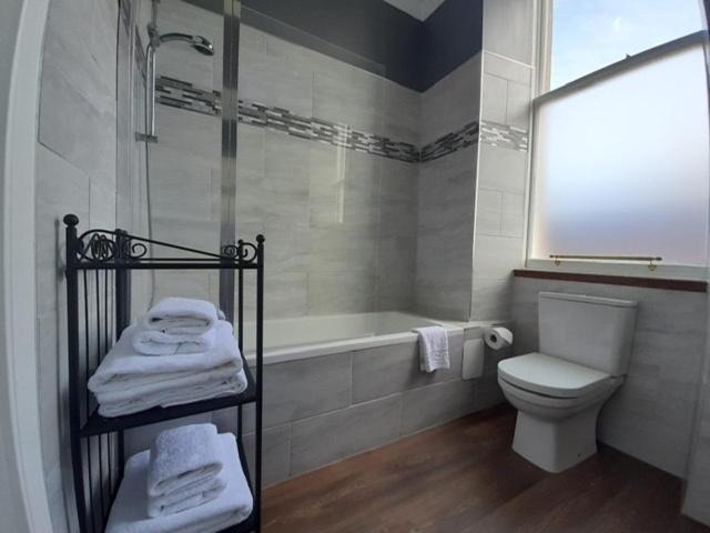 A Two Bedroom Apartment - Victorian Villa At 8 Priestfield Road EDI Eksteriør bilde